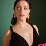 Tamannaah Instagram - Rose rose ka photoshoot... woh hai Plan A... alag alag poses... woh hai Plan B 😜😜😜 #PlanAPlanB Wearing: @gauriandnainika Jewellery: @valliyan @shopanatina @e3kjewelry Heels: @louboutinworld Styled by: @shaleenanathani assisted by @vasudhaguptaa Hair and Makeup: @florianhurel assisted by @bhaktilakhani Photographer: @kadamajay