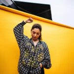 Tamannaah Instagram - Being expressive... being chic... being #BabliBouncer... isn't this androgynous look a vibe, guys? 💛 P. S. Whoever said boys shouldn't wear pink haven't seen @kapilsharma in a hot pink pullover. He was a whole mood on the sets of #TheKapilSharmaShow 💯 Keep defying the usual, Kapil 🙌🏼 Stylist: @stylebyami assisted by @anoooooshka Outfit: @dhruvkapoor Jewellery: @inezeofficial Hair: @hairbyseema Makeup: @meghnabutanihairandmakeup Shot by: @bharat_rawail