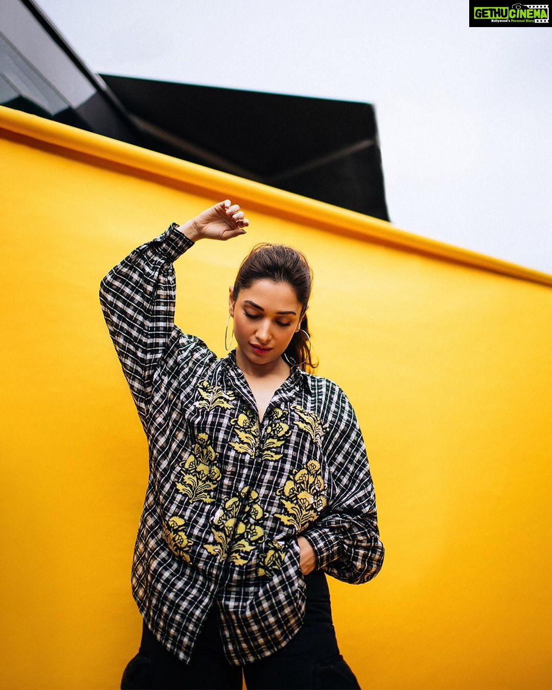 Tamannaah Instagram - Being expressive... being chic... being #BabliBouncer... isn't this androgynous look a vibe, guys? 💛 P. S. Whoever said boys shouldn't wear pink haven't seen @kapilsharma in a hot pink pullover. He was a whole mood on the sets of #TheKapilSharmaShow 💯 Keep defying the usual, Kapil 🙌🏼 Stylist: @stylebyami assisted by @anoooooshka Outfit: @dhruvkapoor Jewellery: @inezeofficial Hair: @hairbyseema Makeup: @meghnabutanihairandmakeup Shot by: @bharat_rawail
