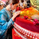 Tamannaah Instagram - No matter what was happening at work and in life, I made it a point to never miss my darshan of #LalbaugchaRaja… but then the world came to a pause and so did my darshan. Today, it started all over again. Feeling blessed, happy, hopeful… to finally do darshan after 3 years 🙏🏼🌸 Ganpati Bappa Morya ♥️