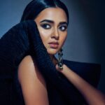 Tejasswi Prakash Instagram - I feel most alive when I’m neck-deep in my craft . ✨ . . . Photography by - @visualaffairs_va Styled by - @shaleenanathani Assisted by - @kairaa_jhaveri Outfit by - @johnandananth Jewellery by - @minerali_store Rings by - @mozaati Footwear by - @londonrag_in Hairstylist - @hairbysharda Makeup 💄- @sachinmakeupartist1
