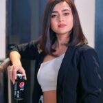 Tejasswi Prakash Instagram - Ab aap bhi apni craving puri kar sakte ho! Just like me with Pepsi Black jisme hai Zero Sugar and Max taste! @pepsiindia ! 🤘 Hurry and order now! #PepsiBlack#ZeroSugar#MaxTaste