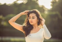 Tejasswi Prakash Instagram - It’s impossible for one not to jump into another’s frame and afford being away… Unapologetically US @kkundrra . . . 📸 @shivamduaphotography Outfit @feeltwenty Styled by @natashaabothra With @simstyles20 @teamnatashaabothra
