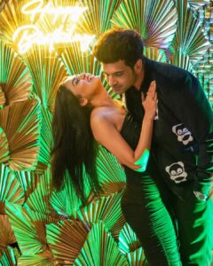 Tejasswi Prakash Instagram - Happy birthday my love,my happiness,my strength, my weakness, my heart, my breath, my peace, my mess, my home, my world, my one and my only ❤️ sunny @kkundrra . . . @ditas.mumbai @ambrosiacakesandcoffee @aceofspadesevents01 @araalexanderofficial