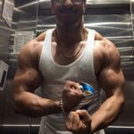 Thakur Anoop Singh Instagram - Who else can relate to this when all alone in a lift? We boys definitely do 😀 💪 🐶