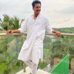 Thakur Anoop Singh Instagram - Once you reach the top one looks for simplicity In everything 🌈 Last few days of filming as Captain Abhimanyu Shastri before we wrap up my next film #Control with @penmovies Madh Island Shooting