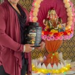 Thakur Anoop Singh Instagram - New Beginnings with @gibbon6_nutrition Now introducing my very own signature Series Isolate Whey !!! Grab your stack now #rukhnanahi