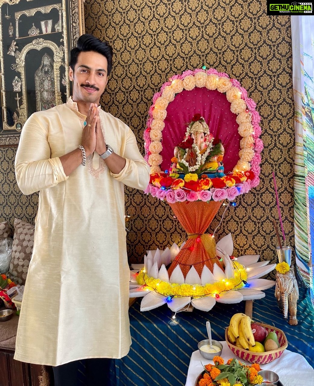 Thakur Anoop Singh Instagram - Here comes home my hero in an eco friendly form. Wishing all of you’l a very happy Ganesh Chaturthi. May lord Ganesh take away all your sorrows and bless you with love, prosperity and wealth in abundance! ♥️🤗