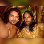 Thakur Anoop Singh Instagram - When Dritarashtra met Duryodhan after 8 years last night! Ab main tumhara putra dikhne laga hoon @arpitranka 😄