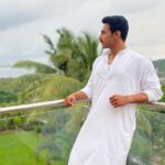 Thakur Anoop Singh Instagram - Once you reach the top one looks for simplicity In everything 🌈 Last few days of filming as Captain Abhimanyu Shastri before we wrap up my next film #Control with @penmovies Madh Island Shooting