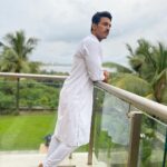 Thakur Anoop Singh Instagram - Once you reach the top one looks for simplicity In everything 🌈 Last few days of filming as Captain Abhimanyu Shastri before we wrap up my next film #Control with @penmovies Madh Island Shooting