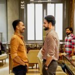 Tovino Thomas Instagram - ഒരു പാർട്ടിക്ക്‌ വിളിച്ചാ വരുവോ ? @shinetomchacko_official #Reji #thallumaala @shafikollam_official