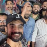 Tovino Thomas Instagram – Thanks for the love Kasargod !!!
ഈ രാത്രി , മഴ പോലും വകവെക്കാതെ ഞങ്ങളെ കാണാനും സ്നേഹം അറിയിക്കാനും വന്ന 
പിര്സത്തിന് നന്ദി കാസ്റോട്ടാരെ!!!

കാസ്രോട്ടാർ എപ്പളും മജ്ജയെന്നെ 🔥

❤️ #thallumaala Kasaragod, Kerala, India