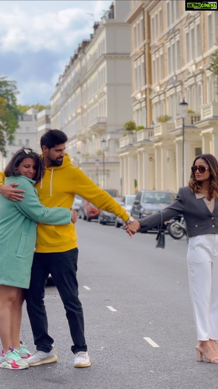 Tridha Choudhury Instagram - Ek zamaane mein kuch kuch hota tha , aaj Kal toh kuch bhi hota hai š¤ Directed by @tanujvirwani Captured by @praviinkaruna Cast - ( In order of appearance) @caseysanker @tanujvirwani @tridhac @tati.limenš¤ #moderndayromance #romanceclub #moderndaylovestory #lovestories #kuchkuchhotahai Knightsbridge