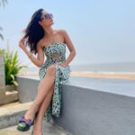 Tridha Choudhury Instagram – Chin up girl … it only gets better from here ⭐️

Wearing @sasya_fashions ⭐️

#mumbaidiaries #mumbaikar #mumbaifashion #seaside #seabreeze #newbeginnings #newarrival