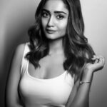 Tridha Choudhury Instagram - “To meet a beautiful woman is one thing, but to meet your best friend in the most beautiful of women is something entirely apart.” -Simon Basset 🤍 Agreed?? 🤍 #bridgerton #bridgertons #eleganceisanattitude #timelessfashion #timelesselegance