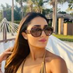 Tridha Choudhury Instagram - All that glitters is gold @fsdubai 🤩 #fsdubai #dubaidestinations #hotelsandresorts #hotelsoftheworld #travelwithtridha #traveltherapy #dubaihotels #dubailuxury #luxurytravelguide Four Seasons Resort Dubai at Jumeirah Beach