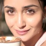 Tridha Choudhury Instagram - Here's how I get my DREAM lashes!! ☕️ I have sworn by my favourite Lash Paradise mascara by L'oreal Paris for years now.. It has Ultra-sensorial, feather-soft fiber brush, with 200+ bristles in an hourglass shape that gives a dramatic difference in just one coat . lt is made up of a creamy caring formula with Castor Oil, Rose Oil and Cornflower extracts making it suitable for sensitive eyes as well. Definitely add to your vanity now!! ☕️ #collab #lashparadise #paradiseeyes @lorealparis @mynykaa #ad #lorealparis #makeupchallenge #makeuptutorials Donna Deli