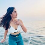 Tridha Choudhury Instagram - Sailing into the Wind 🥂 Thank you @prateekpandey87 @ispynats @anyasamusic for an unforgettable Sunset 🥂 To many more 🥂