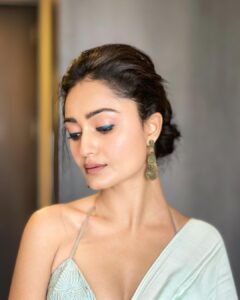 Tridha Choudhury Instagram - ⭐️Shubho Doshomi ⭐️- Day 10th of Durga Puja ⭐️- #durgapujo #durgapuja #festivewear #festivecollection #festivelook #festivemakeup #indianfestival