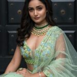 Tridha Choudhury Instagram - Happy Navratri & Durga Pujo… May the Festivities begin… 🍀 Wearing @taandonreynu @dhirsons_jewellers Captured by @girishmason 🍀 #durgapujo #durgapuja2021 #navratri #navratri2021 #festivewear #festivevibes #festiveseason #festivecollection #festivalfashion