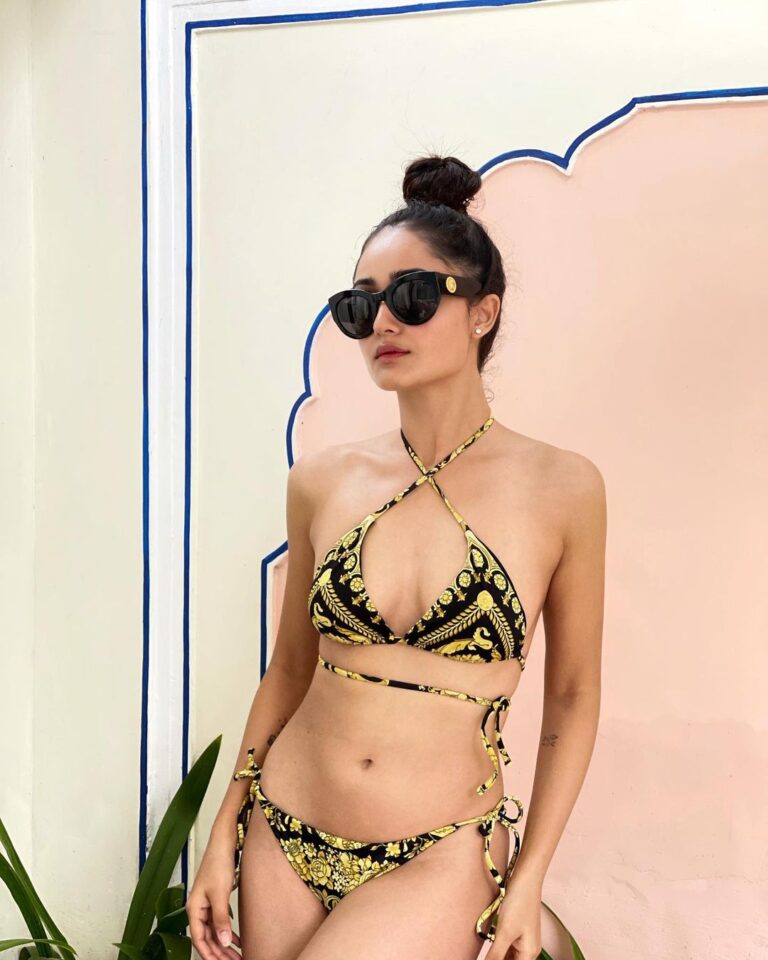 Tridha Choudhury Instagram - ‘Women are more sure of themselves today, they do not need to emulate the way men dress ‘⭐️- #gianniversace #versacecollection #swimweardesigner #poolparty #poolday