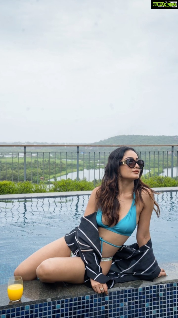 Tridha Choudhury Instagram - You can call me Jasmine 🍊Stay Hydrated 🍊 #stayhydrated #poolday #poolvilla #bythepool #hotelsandresorts #beautifulhotels #beautifulresort #travelwithtridha #travelindia #sunglassesoftheday #princessjasmine