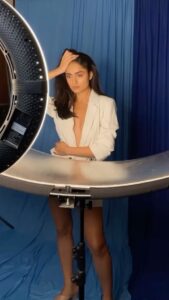 Tridha Choudhury Instagram - A Fresh perspective helps doesn’t it ??? 💙

#feelitreelit #reelsinstagram #photoshootsession #photoshootready #behindthescenesphotoshoot