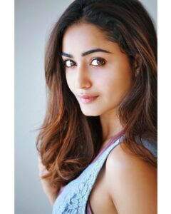 Tridha Choudhury Instagram - Worlds change when Eyes meet 💙

#eyesonyou #hazeleyes #sundaymornings
