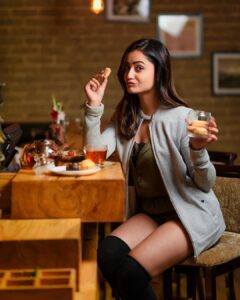 Tridha Choudhury Instagram - Did they get rid of the Cookie Monster ? 🧡

#cookiesandcream #cookiemonster #muppets #sugarcrush #sugarrush #dessertsofinstagram #dessertlover #desserttime #foodstagram #foodgram #foodcoma