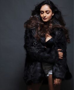 Tridha Choudhury Instagram - Last time I checked … I was Breathing… so thank you for checking on me again .

Still Breathing ⭐️

Just Breathe ⭐️

#takeiteasy #breathedeep #mondayblues #justbreathe