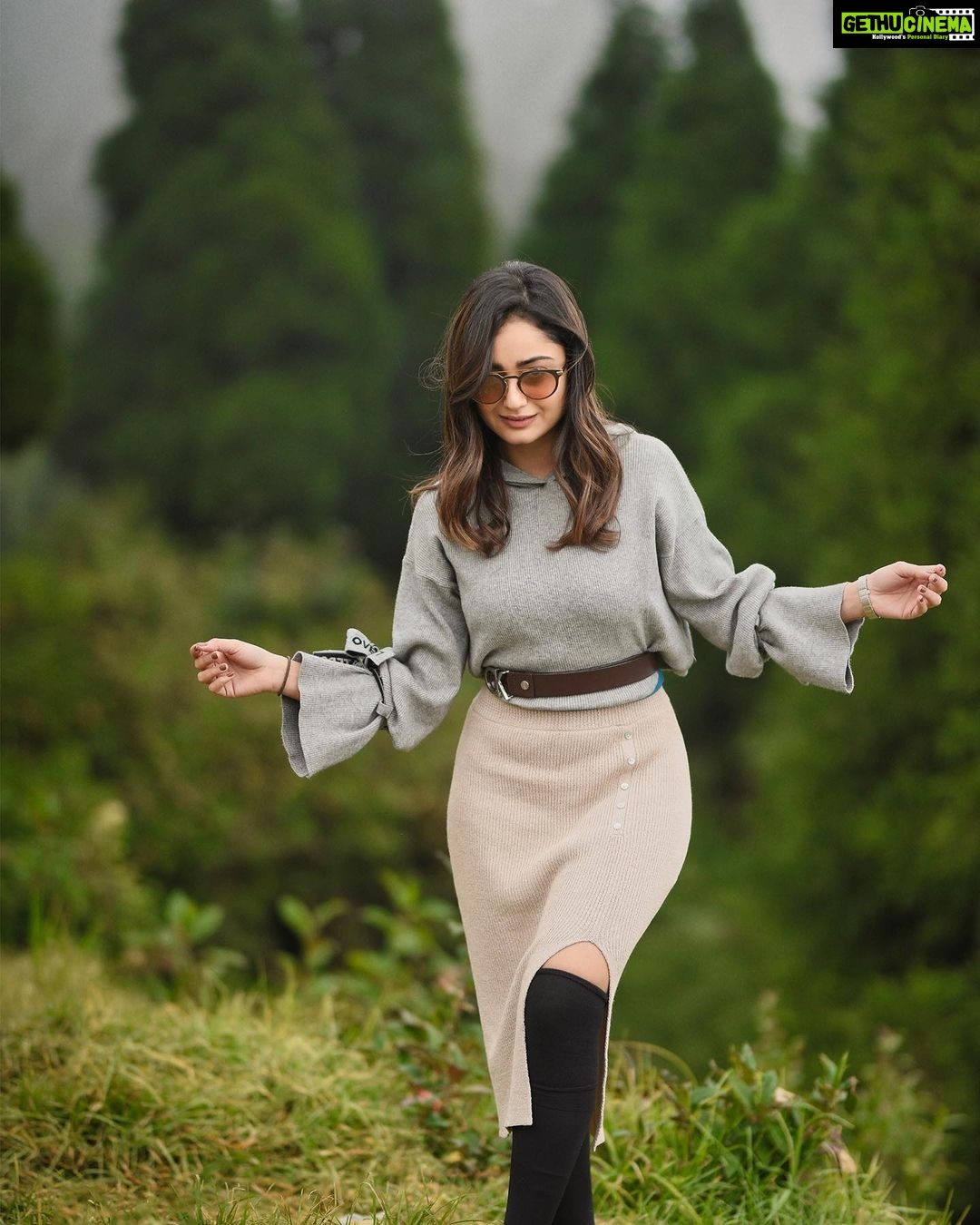 Tridha Choudhury Instagram - The Longest distances we will ever cross are between Who we used to be and Who we can become - Read this in a book🍀 Thought of reassuring you all that it’s the only Distance that should matter 🍀 #greenery #mountainstories #mountainscape #mountainphotography #hope #faithhopelove #travelwithtridha #traveldiaries