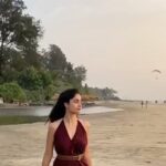 Tridha Choudhury Instagram - Proper Patola 🌿 #slowmotion #slowmotionvideo #beachlife #beachday #travelwithtridha #travelandleisure #travelandliv