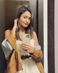 Tridha Choudhury Instagram - Elegance is not for the Faint Hearted 💛

#stylewithtridha #elegance
