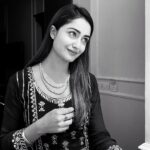 Tridha Choudhury Instagram - How do you like my Right profile ? 🪔 #diwali2020 #diwalioutfit #happydiwali