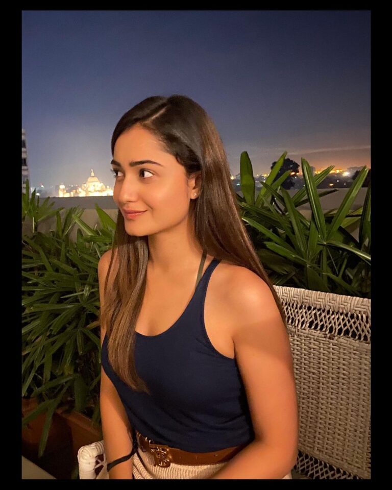 Tridha Choudhury Instagram - The Face that I make when My Crush likes my Instagram photos 🤩 #kolkatadiaries #kolkatafoodie #kolkatabuzz #diwali2020 #diwalidecor