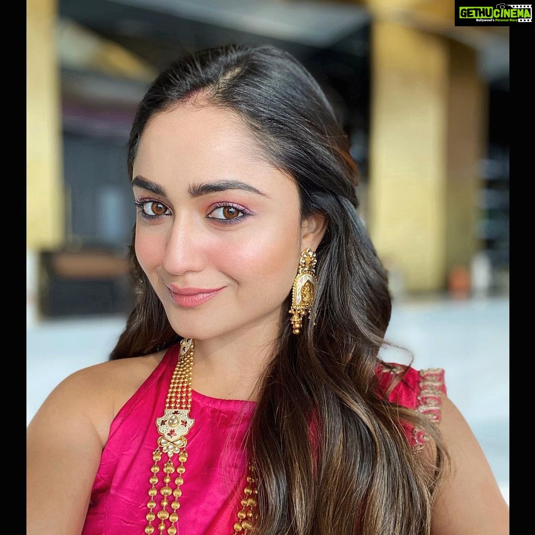 Tridha Choudhury Instagram - ‘Is it not Love that knows how to make smooth things rough and rough things smooth?’ 🌺 -Vikram Seth, An Equal Music 🌺 #lovestory #loveofmylife #loveheals #indianweddings #indianmatchmaking