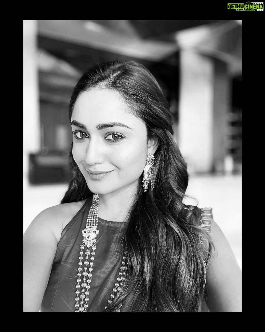 Tridha Choudhury Instagram - The Best thing about festivals is mom sending me her famous Gajar Ka Halwa made with love! Diwali becomes even more happy and loving. It’s famous amongst our relatives, and she makes sure she gets poore season ki carrots for it! 🌺 So I thought, why not gift her something special? My Diwali gift to her was the @panasonic_india refrigerator, and guess what, now I will be eating double the Gajar ka Halwa everyday!! The refrigerator lets her stock up everything with the jumbo storage and the #EconaviSensors ensure optimum cooling is maintained🌺 So, if you’re looking for your Dhanteras gift, then Panasonic is the one to trust! Buy now on Amazon or any leading retail stores nearby🌺 Wardrobe @wearsasya 🌺 #IntelligentHai #panasonicrefrigerators #diwali #diwali2020 #diwaligifts #diwalidecorations