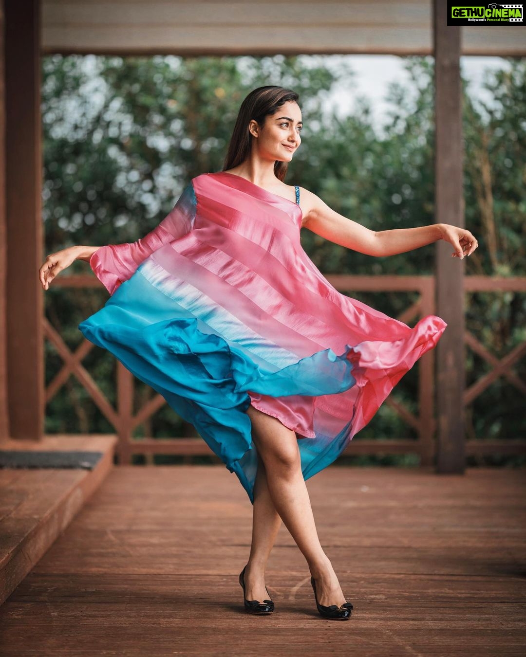 Tridha Choudhury Instagram - I am my own Person π Are you ? If yes ... then Live with that conviction and self love π Thatβs the only way to live π Donβt lose Hope today π- #misstriouslyyours #dontgiveup #nevergiveup #stayhealthy #staystrong W GOA