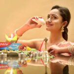 Tridha Choudhury Instagram - Pujo is just few days away and I cannot contain my Excitement !🌺Today, I came across this Beautiful pack of Colgate Active Salt and my heart skipped in joy🌺 It took me back to my favourite childhood memories when Baba used to get everything new for Pujo. I remember stealing the Puja paraphernalia and pretending to be a priest myself. So here I am, recreating my Pujo memories as a Priest and blowing the Shaankh 🌺 What are your favourite memories of Pujo? Tell me how you are preparing for Pujo this year and you may get to be on a LIVE video call session with ME! 🌺Some of you will also win lovely gift hampers from Colgate Active Salt! 🌺 Leave your comments below 🌺 I cannot wait to meet some of you virtually !!!🌺So hurry up and keep posting! @colgatein 🌺 #colgatepujorhaashi #durgapujo2020 #durgapujo #kolkatadiaries #durgapuja2020 Captured by @madycinematography 🌺 Styled by @trishnachoudhury 🌺 Makeup & Hair @roopangi_makeupwali 🌺