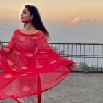 Tridha Choudhury Instagram – Grab my hand and Never let it go ♥️

Captured by @roopangi_makeupwali ♥️

#sunsetphotography #sunset_pics #sunsetgram #lovestory #lovewins #spreadlove