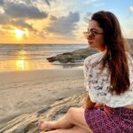 Tridha Choudhury Instagram - Found my Happy Place on Earth 🍀 What about you ? 🍀 #seaside #beachvibes #beachday #beachbodyondemand #sunset #sunsetphotography #sunrise_sunset_photogroup #goa #goa2020 #travelwithtridha #travelgram #travelxp