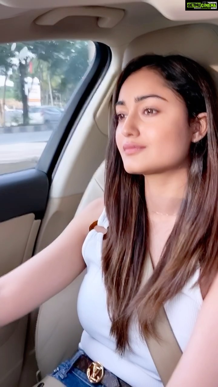 Tridha Choudhury Instagram - Ladies... Do not try this while driving 🦩 #drivesafe #driveby #longdrives #instamood #instagood #instatravel #justhumor