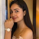 Tridha Choudhury Instagram – ‘My expression when the Zomato Guy is 3 minutes away from dropping my Favourite dessert ‘🧁

How many of you are craving for Desserts right now ? Cmon, don’t be shy..🧁

#gharbaithoindia #midnightcravings #feelingblessed #dessertlover #foodstagram #foodaholic #feelitreelit