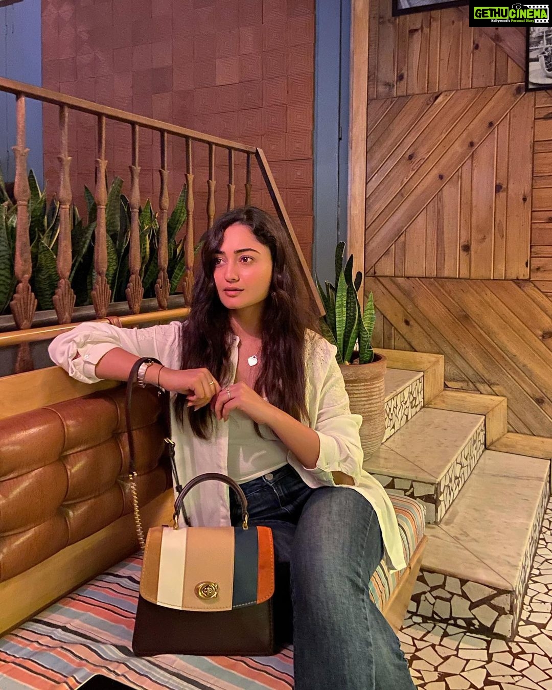 Tridha Choudhury Instagram - ‘That awkward longing in the waiting area for your table, at your favourite restaurant’ 🍜 Relate much ??? 🍜 Which is your favourite restaurant that you are dying to visit post #lockdown ??? 🍜 #foodie #foodstagram #foodlover #foodaholic #gharbaithoindia #waitingpatiently #intezaar