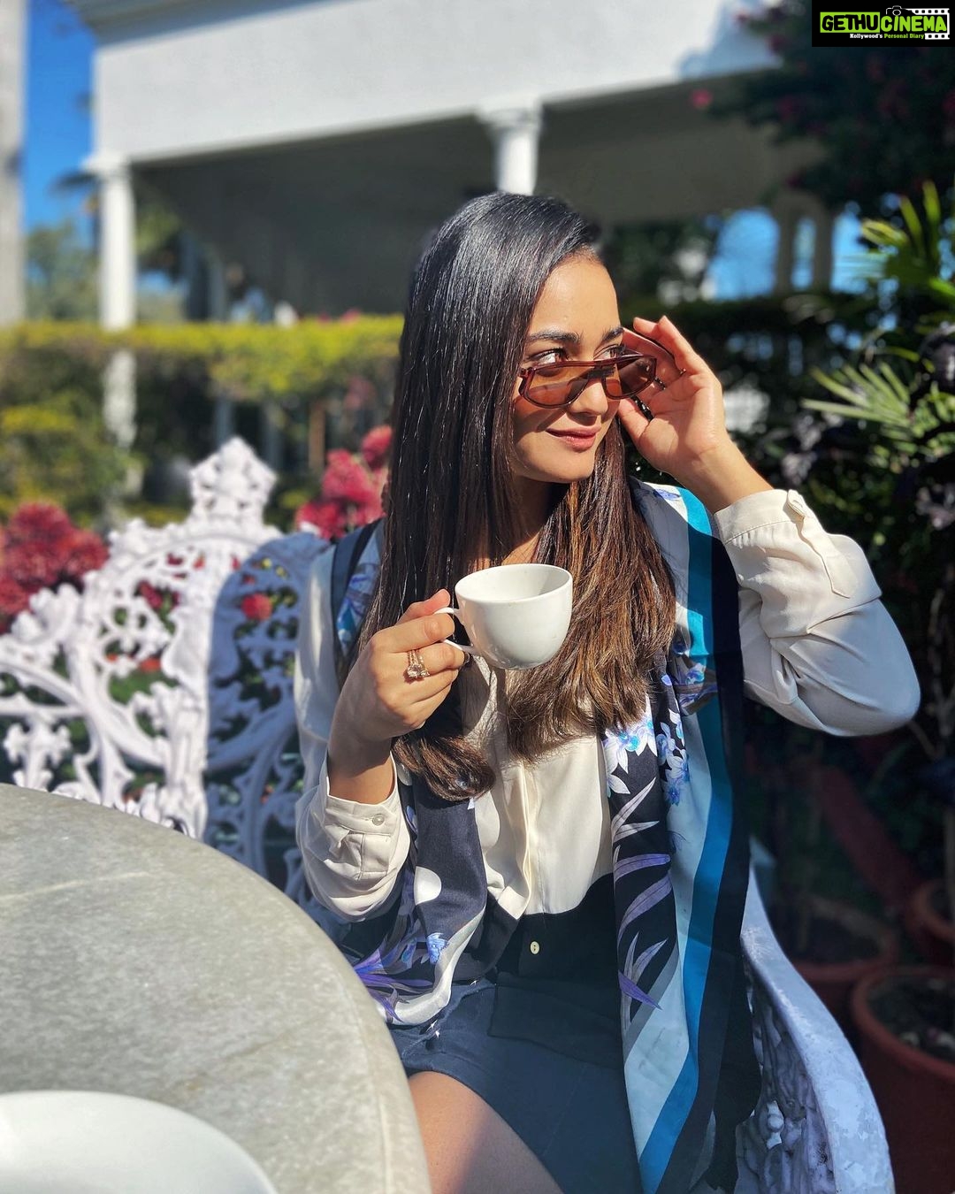 Tridha Choudhury Instagram - Meri Mom- ‘Breakfast Buffet 10 Minutes mein close ho jayega... go get yours.🧁 Me- I am feasting on that Cute guy right now’ - #misstriouslyyours 🧁 #hungergames #breakfastclub #breakfastattiffanys #breakfastlover #buffet #magichappens #lockdown2020 #lockdownrecipes