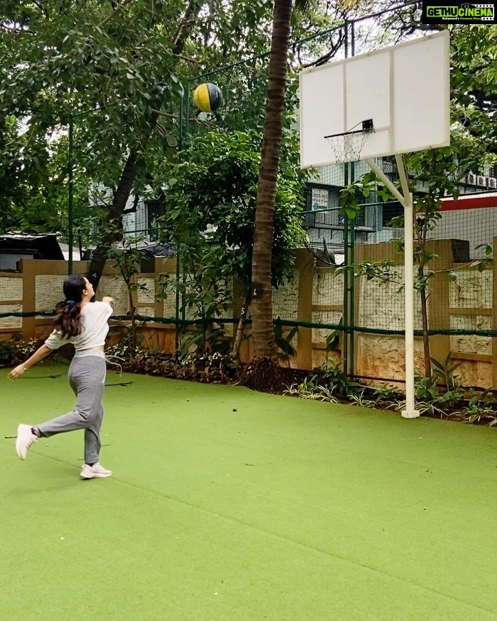 Tridha Choudhury Instagram - The First of July is a Good day !!! 🍀 Isn’t it ???🍀 Excuse my Baggypants🍀 P.S- The grass was wet... hence the ball wouldn’t dribble much 🍀 #basketballneverstops #lockdown2020 #basketballtime #fitnessmotivation #fitnesslifestyle #fitnesslover #gharbaithoindia #stayinghome