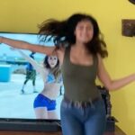 Tridha Choudhury Instagram - If you find a #cheerleader 📣 in your Life , treasure them , dance with them and most importantly let them know that you will be there for them too !!! 📣 Tag your cheerleader!!!!!📣 #workfromhome #dancevideo #dancefitness #fitnesslove #mentalhealthmatters #gharbaithoindia #stayhomestaysafe