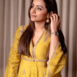 Trisha Instagram - 🌻👑 #PS1 Promotions Outfit: @jayantireddylabel @collage.style Jewellery: @kishandasjewellery Styled by @team___e Style team : @ekalakhani @malinikarthikeyan @themisvanessa @nivedidha_koliyot @nupur_p @arzoonagraik Photographer by @vasanthphotography Makeup by @uspawar3 Hair by @rohini_hairstylist #PS1 #PonniyinSelvan #Trisha #TeamE