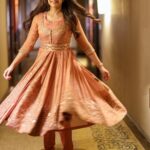 Trisha Instagram - 🍑👑 #PS1 Promotions Outfit: @rhuaofficial Styled by @team___e Style team : @ekalakhani @malinikarthikeyan @themisvanessa @nivedidha_koliyot @nupur_p @arzoonagraik Photographed by @arunprasath_photography Makeup by @uspawar3 Hair by @rohini_hairstylist #PS1 #PonniyinSelvan #Trisha #TeamE